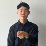 「二人称」の手話をしている人の写真