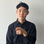 「二人称」の手話をしている人の写真