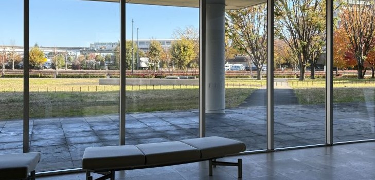 創立77周年記念クイズ_国語研から駅を望む