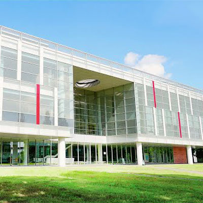 国語研の建物前景