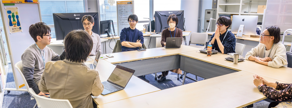 317カフェで語り合う写真